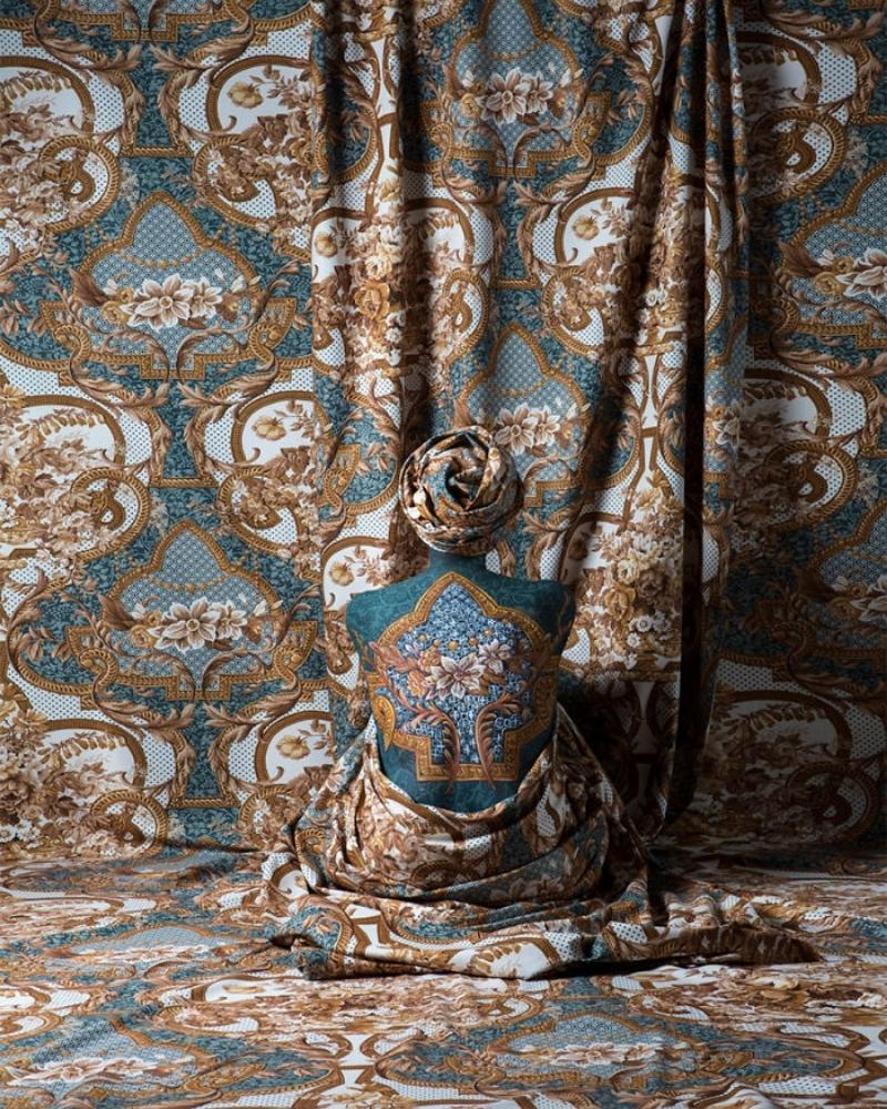 Every aspect of the photo has been tied together with the same pattern